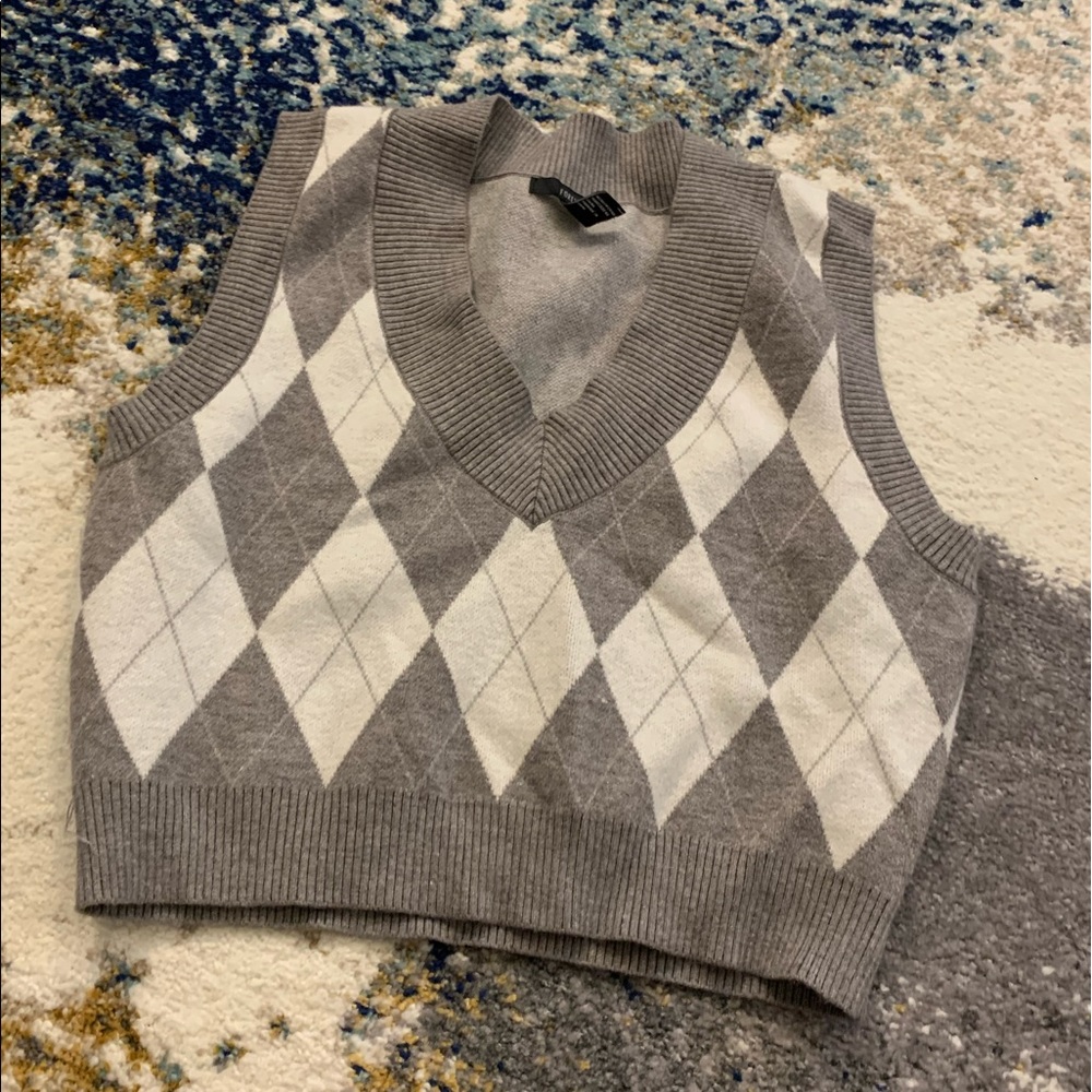 Forever 21 Gray Plaid Sweater Vest New! 👚😍🤗